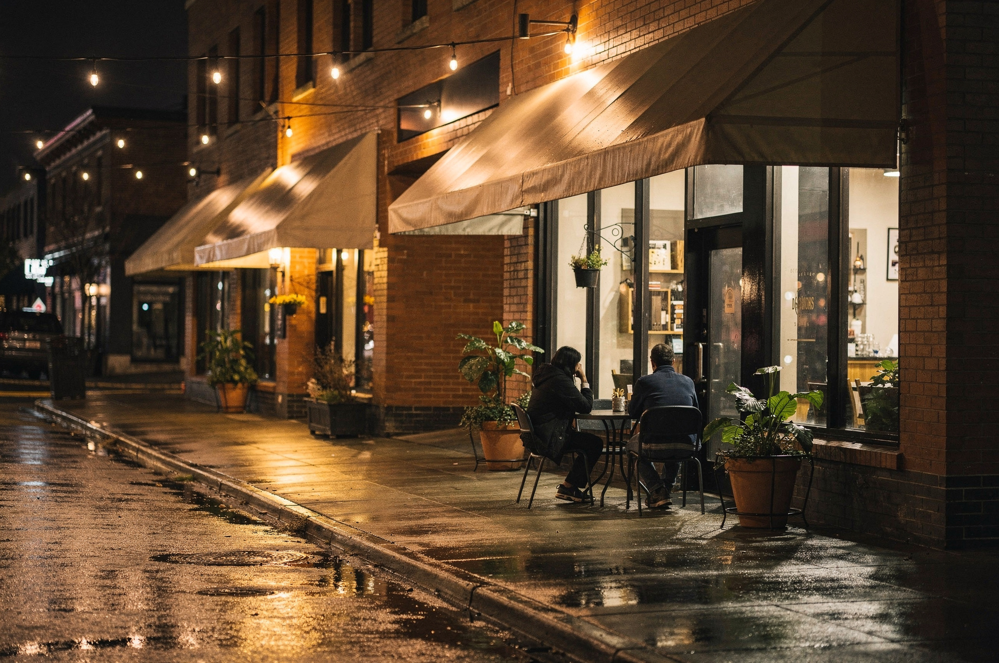 abbotsford restaurants at night v2 Abbotsford: Neighbourhood Food Tour restaurant row in Abbotsford at night with string lights | GPS: 49.158358, -122.504615
